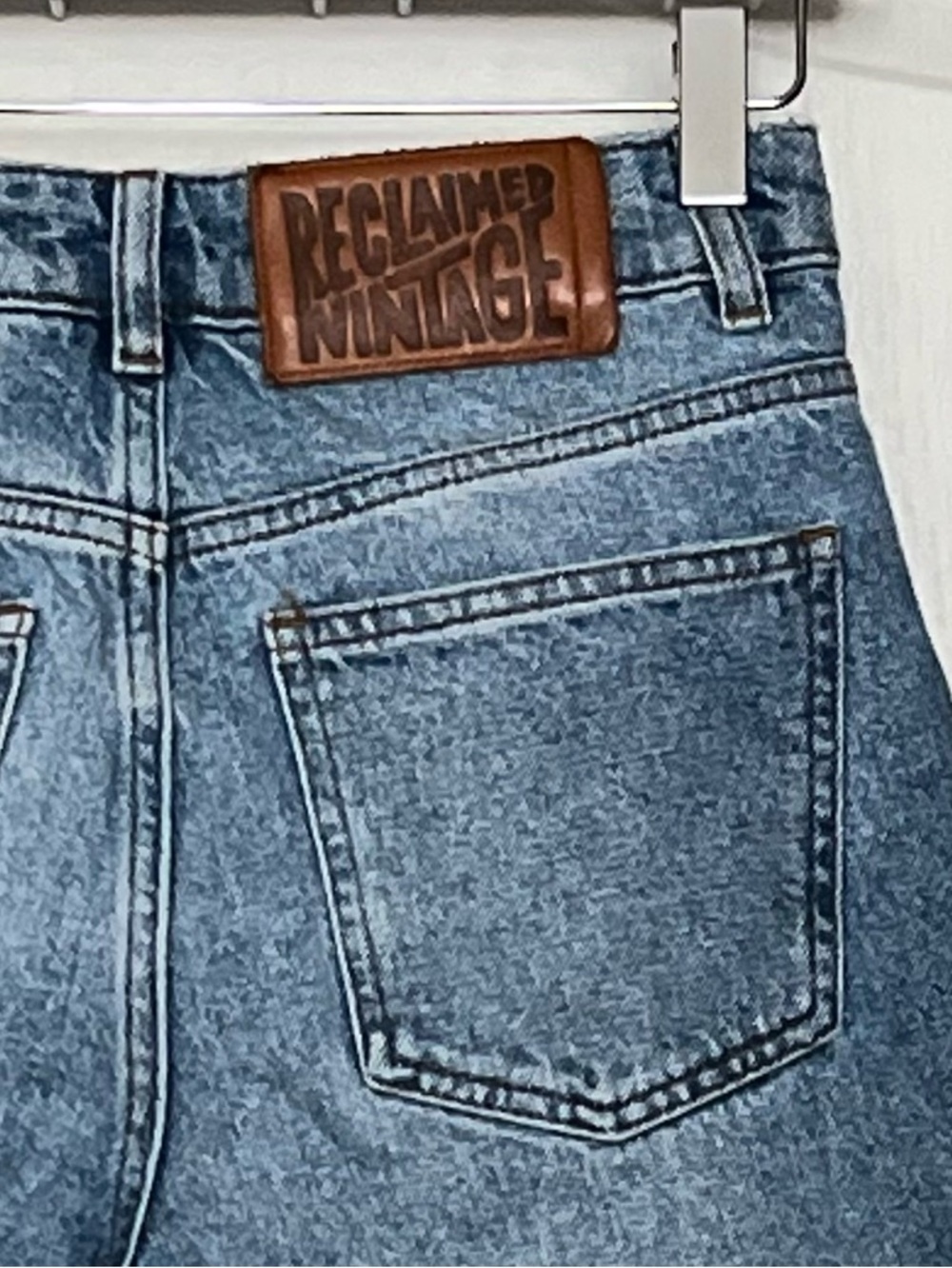 Reclaimed Vintage ASOS Light Wash Mom Jeans Sz 24 Straight Leg 90s Style Y2K - Picture 6 of 15